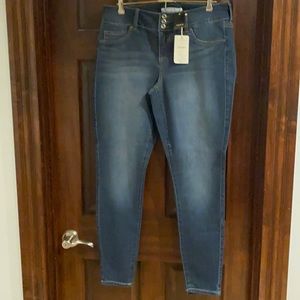 💥NWT💥Torrid Denim Jegging.